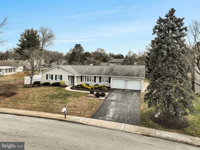 705 SUTTON DR, Carlisle, PA 17013