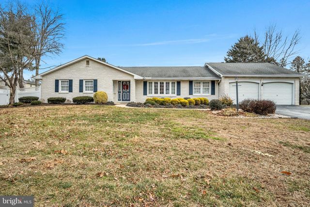 705 SUTTON DR, Carlisle, PA 17013