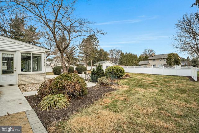 705 SUTTON DR, Carlisle, PA 17013