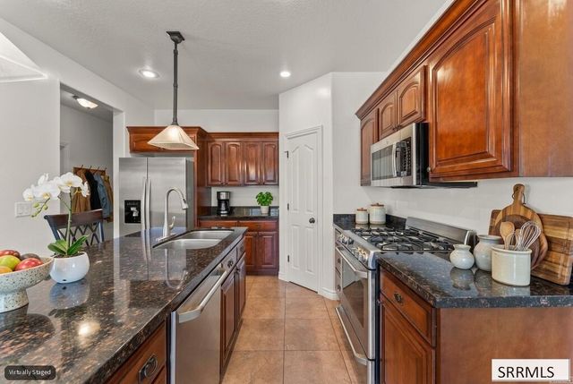 6315 Chartwell Gardens, Ammon, ID 83406