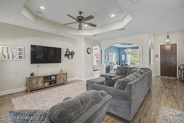 10165 Daisy Vestry Road, Biloxi, MS 39532
