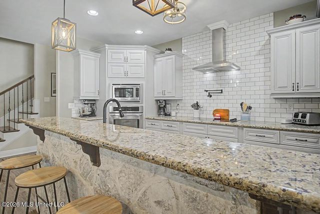 10165 Daisy Vestry Road, Biloxi, MS 39532