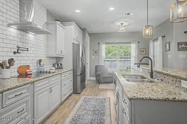 10165 Daisy Vestry Road, Biloxi, MS 39532