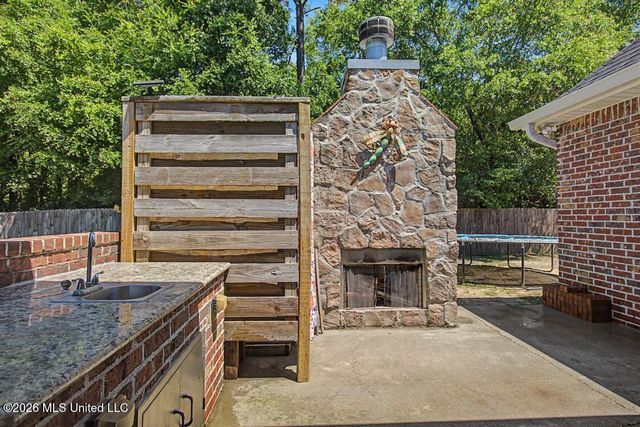 10165 Daisy Vestry Road, Biloxi, MS 39532