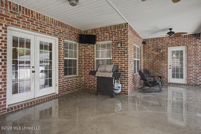 10165 Daisy Vestry Road, Biloxi, MS 39532