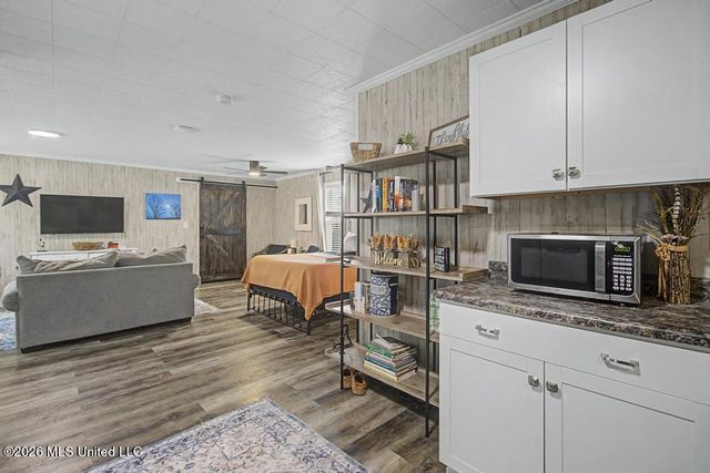10165 Daisy Vestry Road, Biloxi, MS 39532
