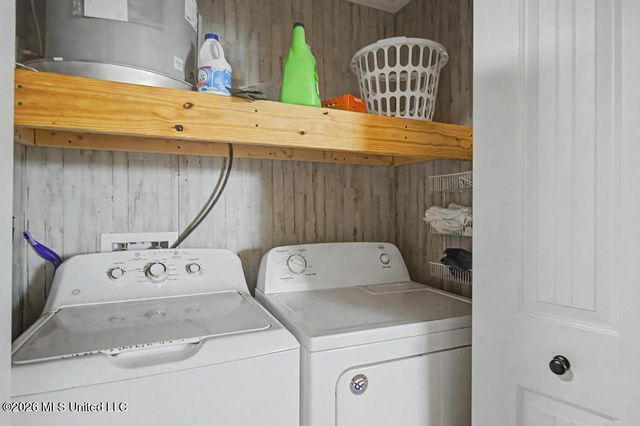10165 Daisy Vestry Road, Biloxi, MS 39532