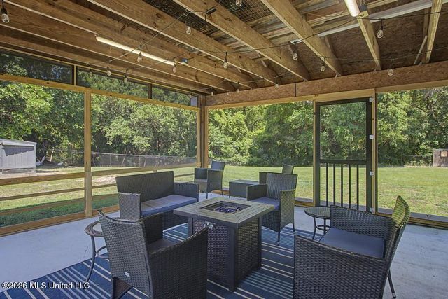 10165 Daisy Vestry Road, Biloxi, MS 39532