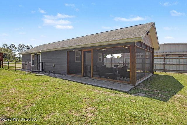 10165 Daisy Vestry Road, Biloxi, MS 39532