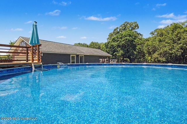 10165 Daisy Vestry Road, Biloxi, MS 39532