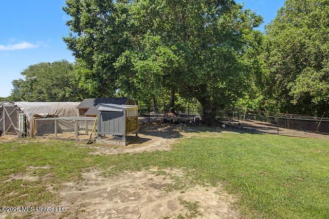 10165 Daisy Vestry Road, Biloxi, MS 39532