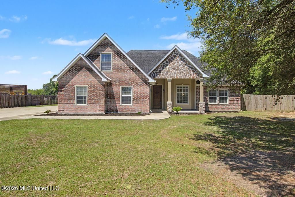 10165 Daisy Vestry Road, Biloxi, MS 39532