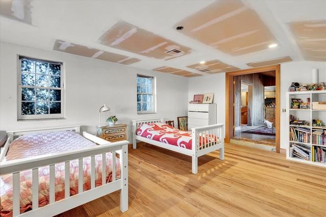 1801 Drakestone Avenue, Nichols Hills, OK 73120