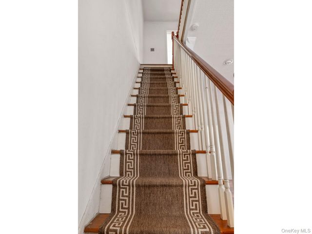 27 Brick Row Street, Athens, NY 12015