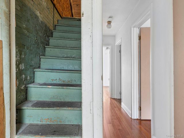 27 Brick Row Street, Athens, NY 12015