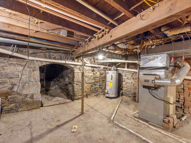 27 Brick Row Street, Athens, NY 12015