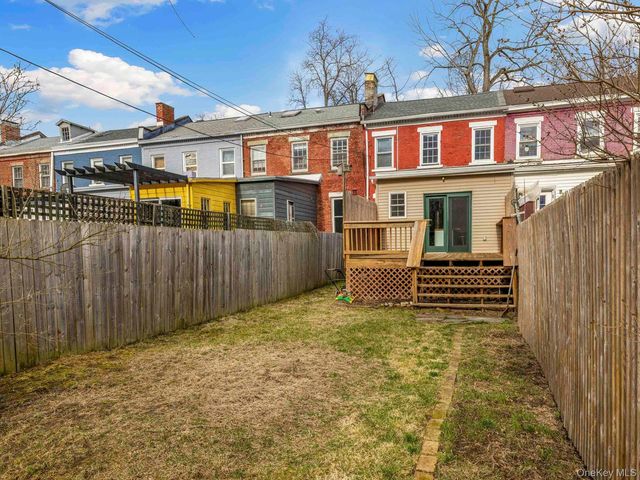 27 Brick Row Street, Athens, NY 12015