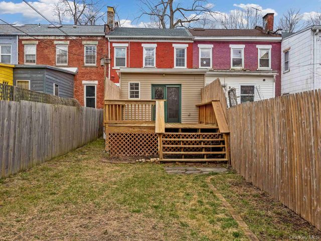 27 Brick Row Street, Athens, NY 12015