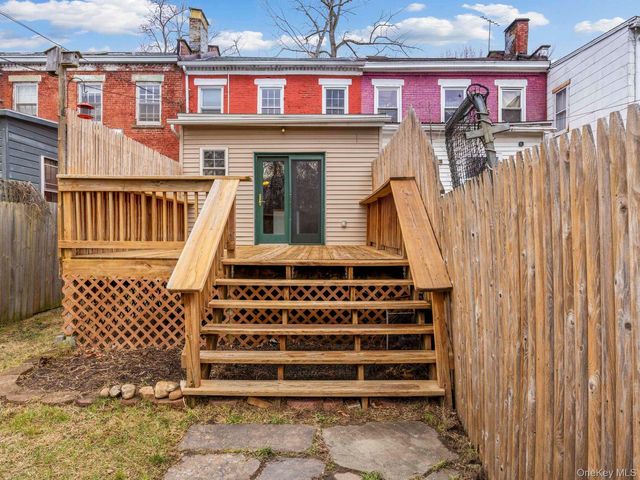 27 Brick Row Street, Athens, NY 12015