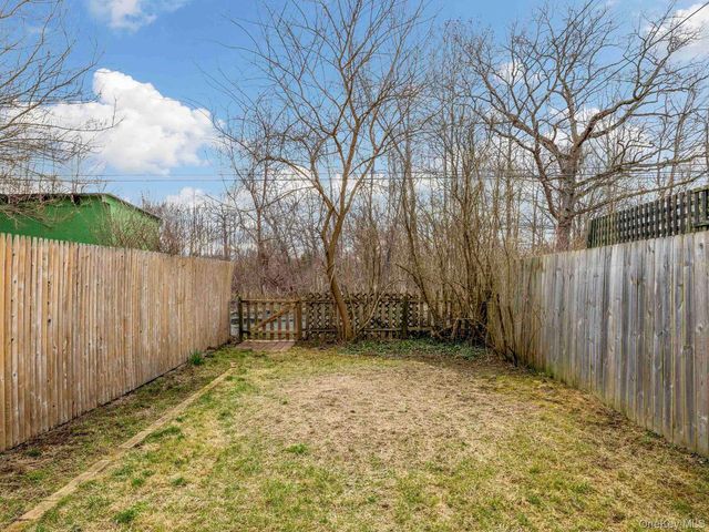 27 Brick Row Street, Athens, NY 12015