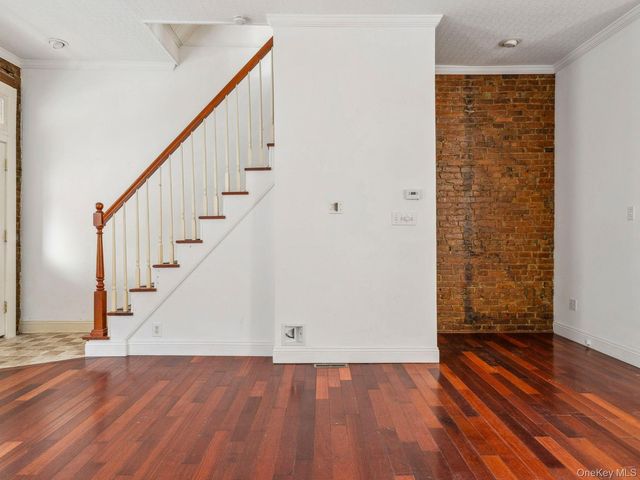 27 Brick Row Street, Athens, NY 12015