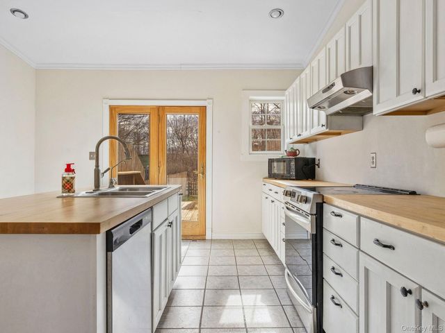 27 Brick Row Street, Athens, NY 12015