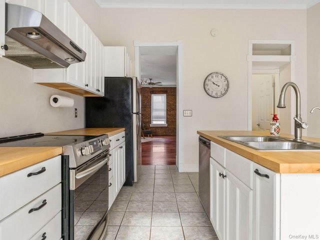 27 Brick Row Street, Athens, NY 12015