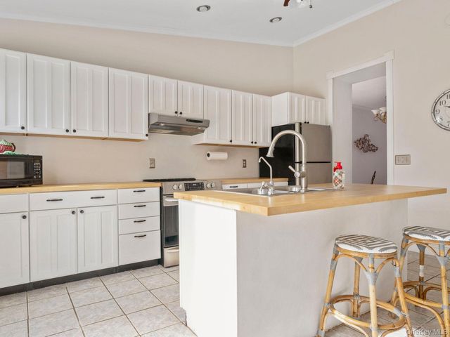 27 Brick Row Street, Athens, NY 12015