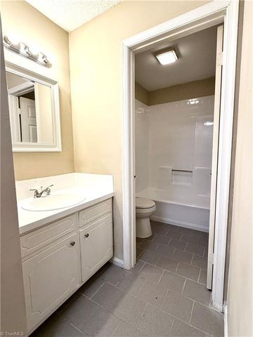 938 S Ridge Court 146, Winston-salem, NC 27107