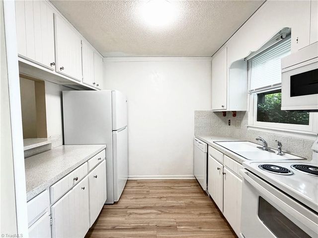 938 S Ridge Court 146, Winston-salem, NC 27107