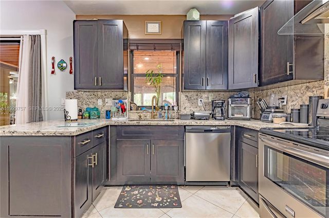 8097 Royal Palm Cir, Tamarac, FL 33321