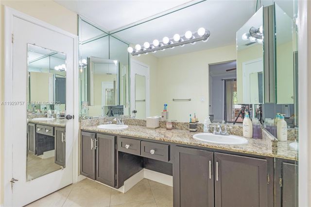 8097 Royal Palm Cir, Tamarac, FL 33321