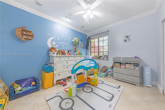 8097 Royal Palm Cir, Tamarac, FL 33321