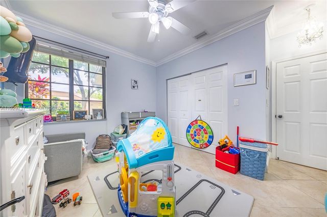 8097 Royal Palm Cir, Tamarac, FL 33321