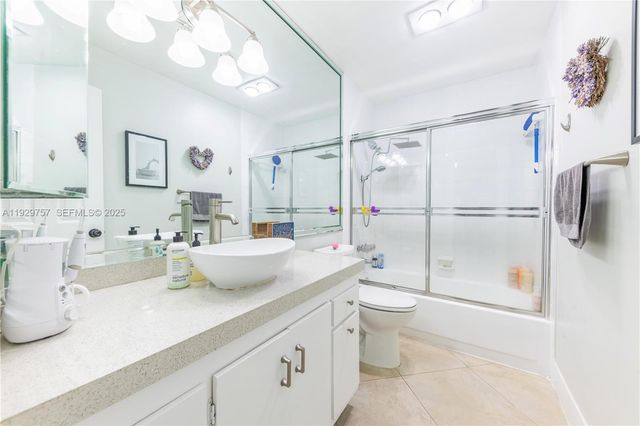 8097 Royal Palm Cir, Tamarac, FL 33321