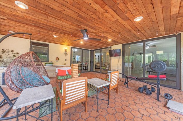 8097 Royal Palm Cir, Tamarac, FL 33321