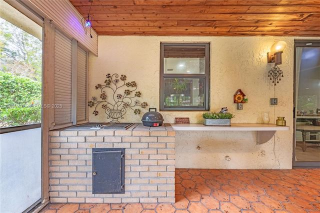 8097 Royal Palm Cir, Tamarac, FL 33321