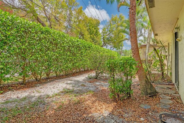 8097 Royal Palm Cir, Tamarac, FL 33321