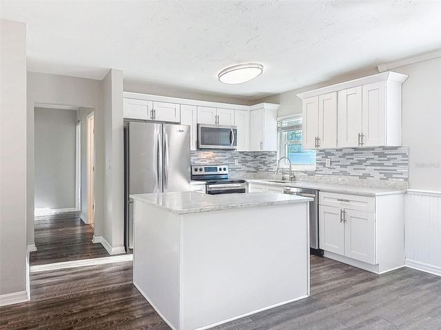 7401 16TH ST N, St Petersburg, FL 33702