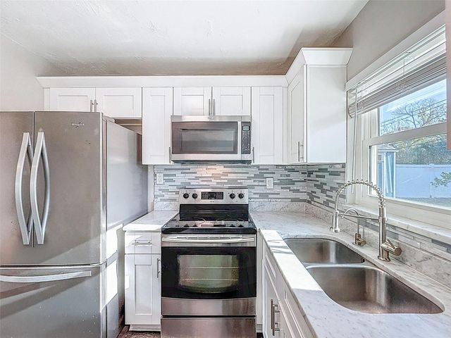 7401 16TH ST N, St Petersburg, FL 33702