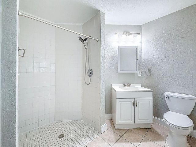 7401 16TH ST N, St Petersburg, FL 33702