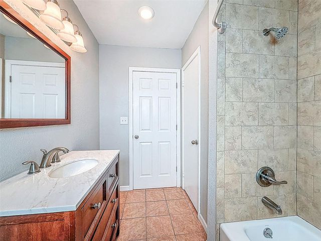 7401 16TH ST N, St Petersburg, FL 33702