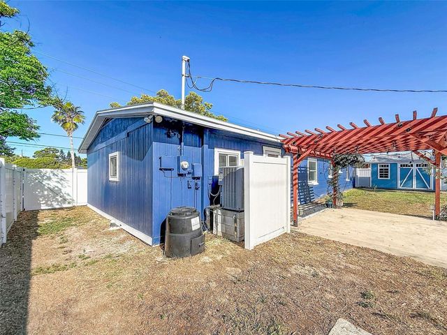 7401 16TH ST N, St Petersburg, FL 33702