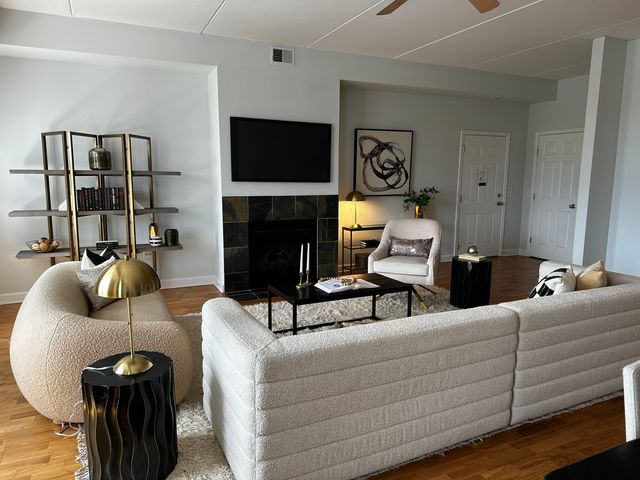 2618 W Diversey Avenue 402, Chicago, IL 60647