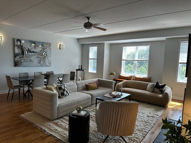 2618 W Diversey Avenue 402, Chicago, IL 60647