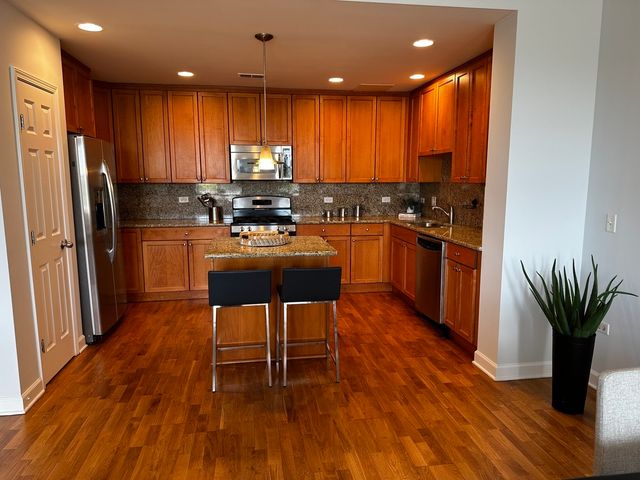 2618 W Diversey Avenue 402, Chicago, IL 60647