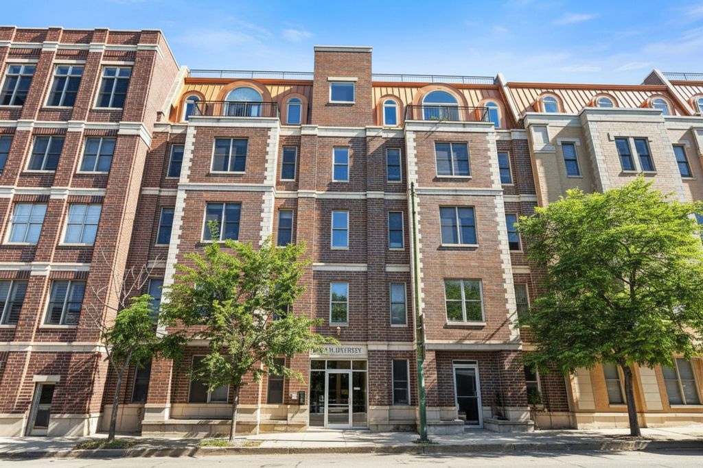 2618 W Diversey Avenue 402, Chicago, IL 60647