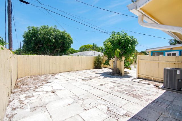360 Saturn Avenue, Tequesta, FL 33469