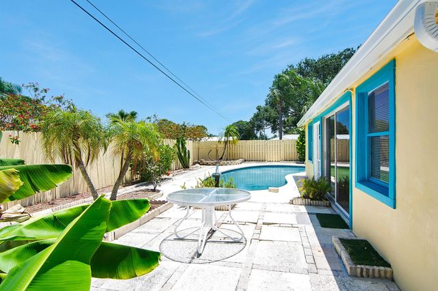 360 Saturn Avenue, Tequesta, FL 33469