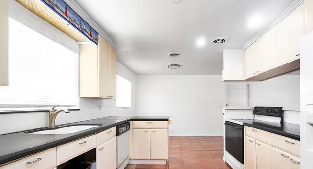 360 Saturn Avenue, Tequesta, FL 33469